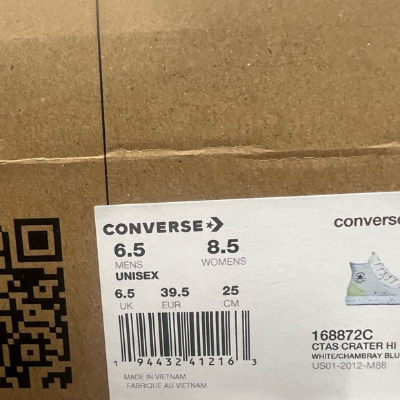 Converse ladies size 8.5 - Picture 2 of 2